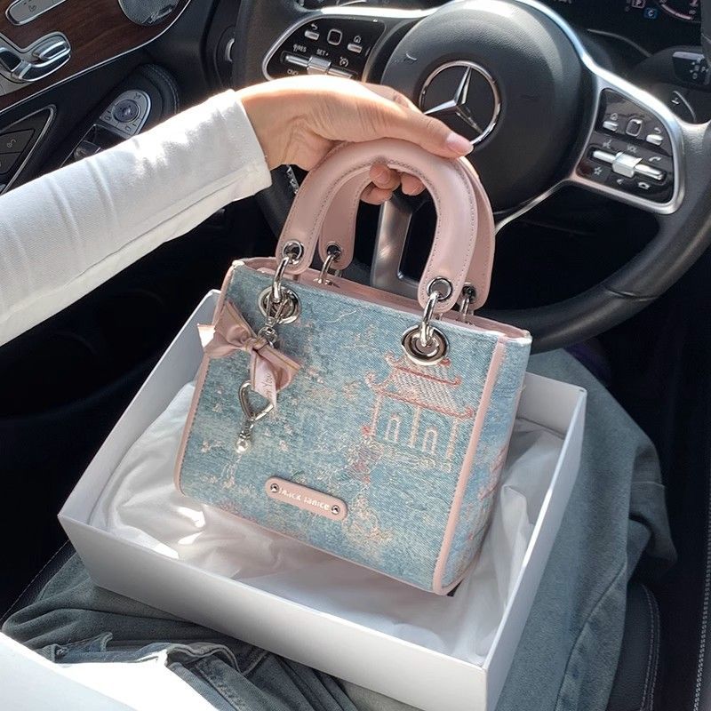 High Value Light Luxury Contra - Luxury Bags Level recension och pris